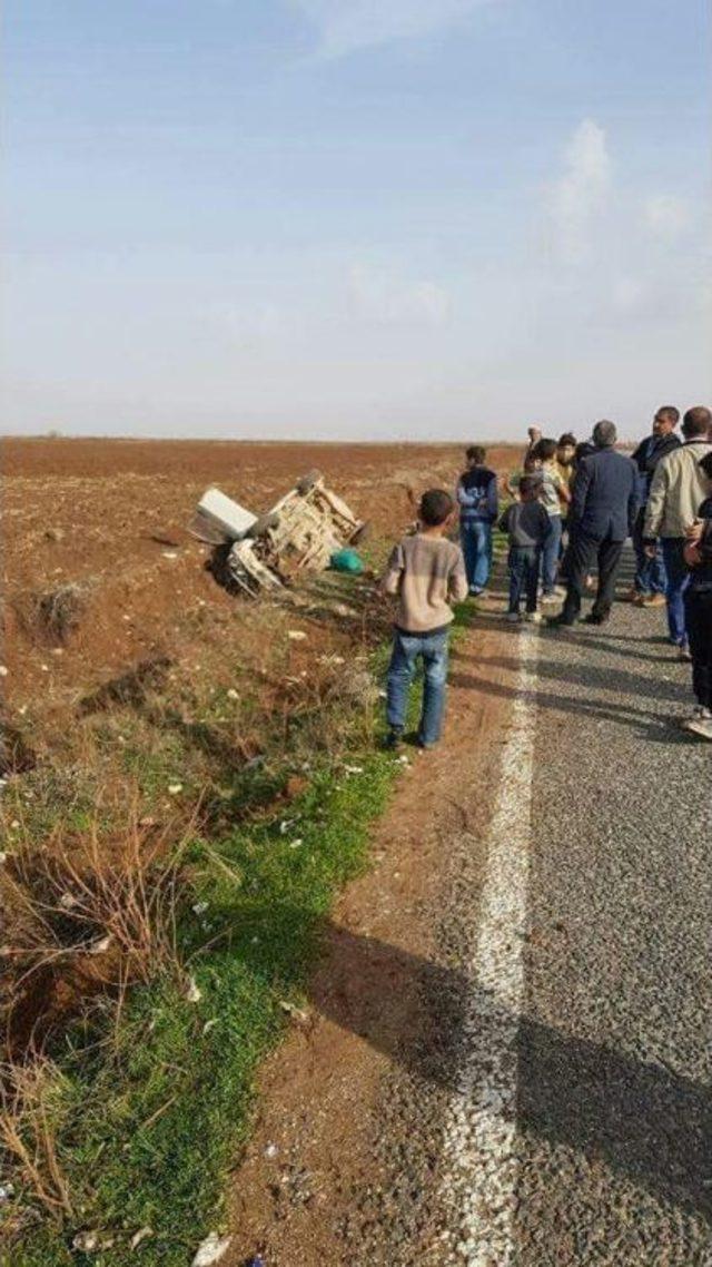 Şanlıurfa’da Devrilen Otomobilin Sürücüsü Yaralandı