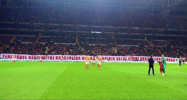 Galatasaray Taraftarından Zeytin Dalı Harekatı’na Destek