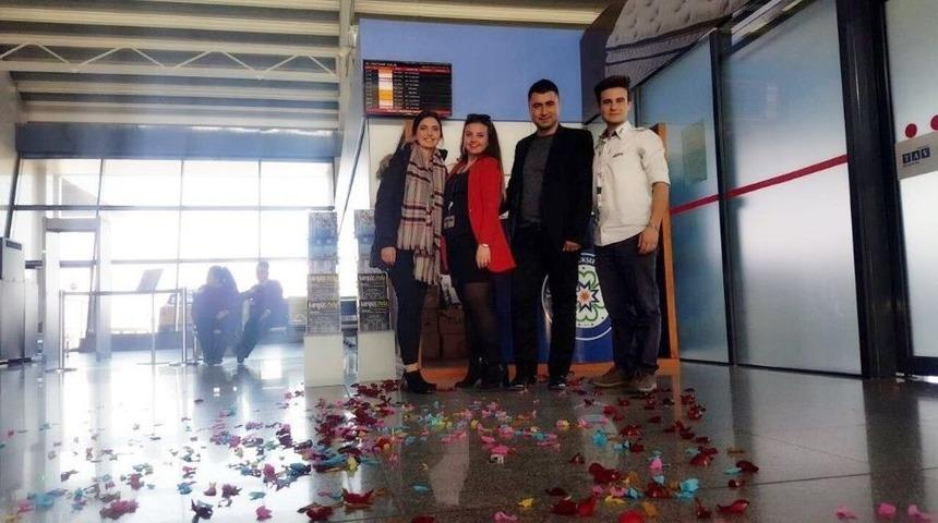 Afrin&rsquo;e Gitmeden &Ouml;nce Sevgilisine S&uuml;rpriz Evlilik Teklifi Yaptı