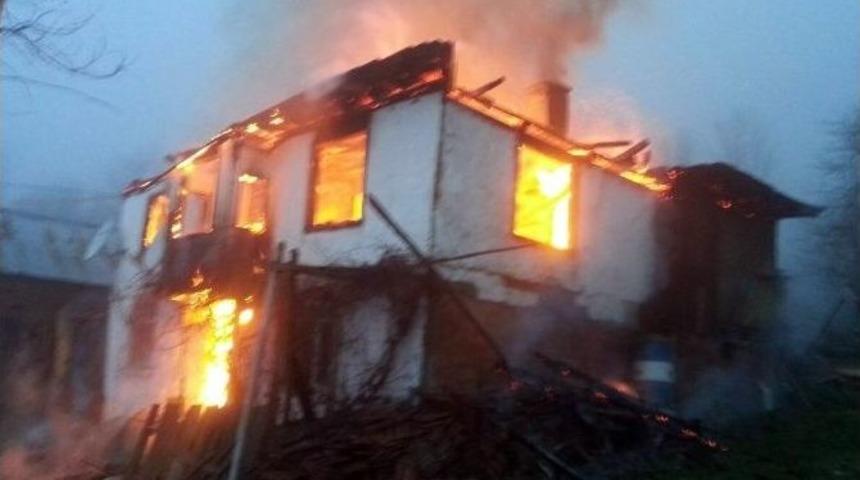 Evinin Yanışını &Ccedil;aresiz G&ouml;zlerle İzledi