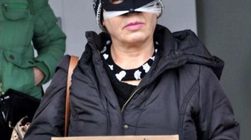 &Ccedil;anakkaleli Hayvanseverlerden Kedi Ve K&ouml;pek &Ouml;l&uuml;mlerine Tepki