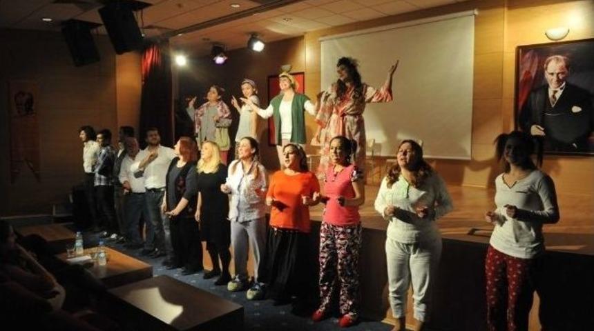 Buca&rsquo;da Tiyatro Coşkusu