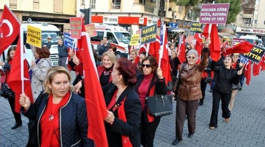 Aydınlı Kadınlardan &lsquo;kadın Hakları&rsquo; Y&uuml;r&uuml;y&uuml;ş&uuml;