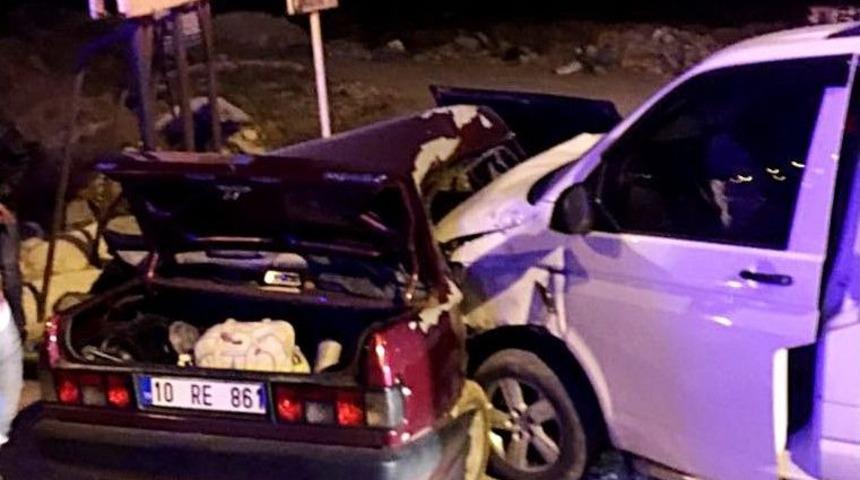 Burhaniye&rsquo;de Trafik Kazası: 7 Yaralı