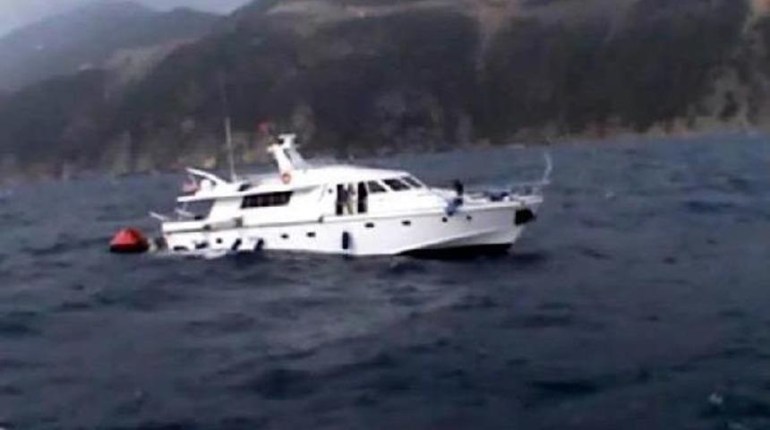 Mersin'de S&uuml;r&uuml;klenen Yattaki 15 Kişiyi Sahil G&uuml;venlik Kurtardi