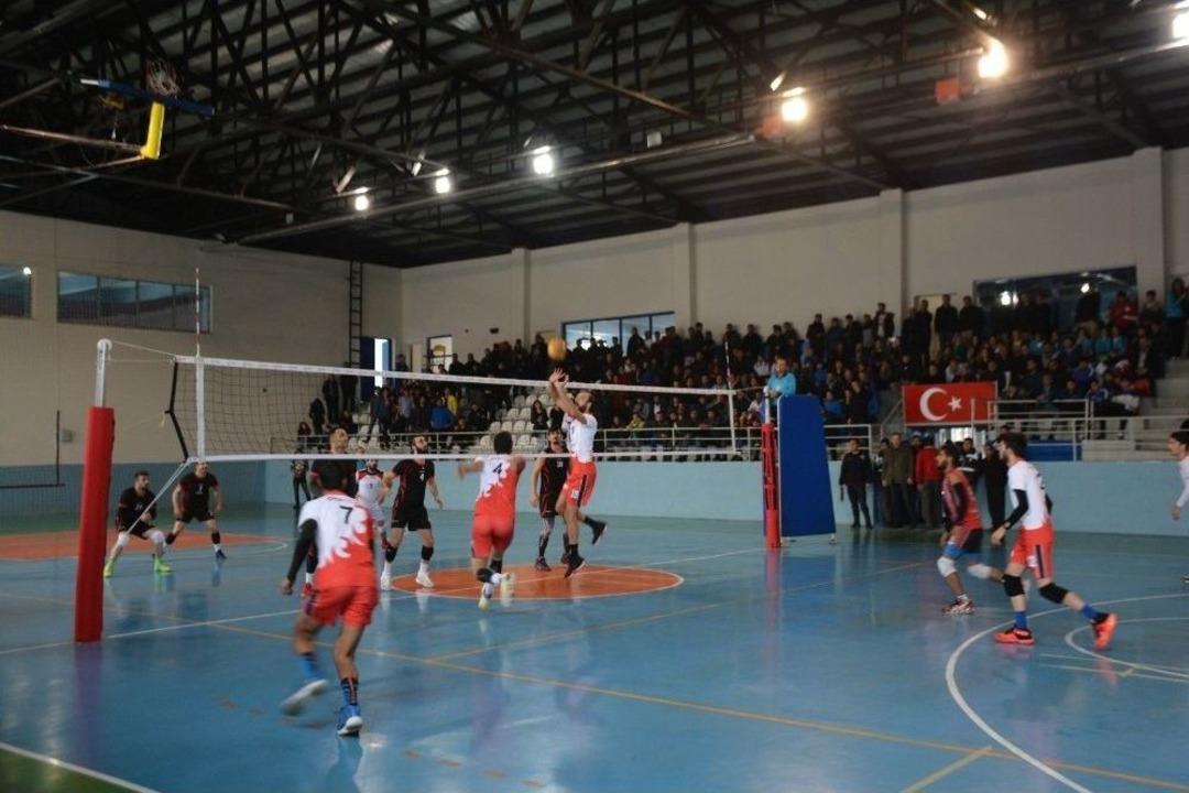 Bitlis T&uuml;rşad Voleybol Takımı Galibiyet Serisini S&uuml;rd&uuml;r&uuml;yor
