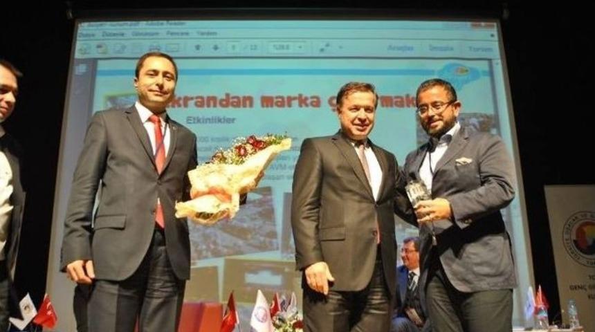 Herkes Birbirine Plaket Verince Sahne Karıştı