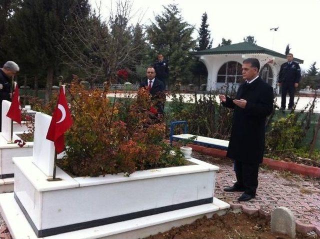 Emniyet M&uuml;d&uuml;r&uuml; Ayg&uuml;n Şehitliği Ziyaret Etti 3