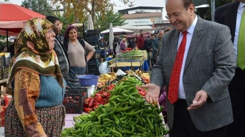 Başkan &Ouml;zakcan, Umurlu Pazarını Gezdi