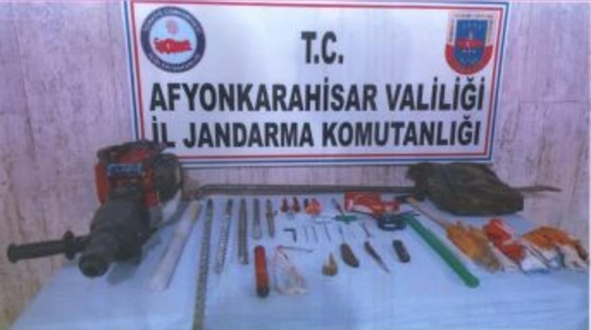 Define Avcıları Tutuklandı