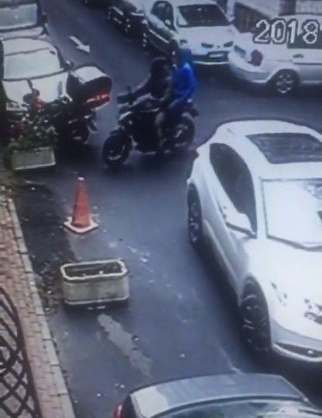 Bu Kez Motosikleti Değil Kaskı Çaldılar