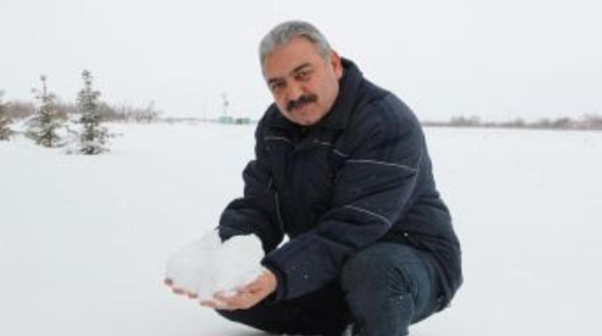 Karaman&rsquo;da Kar Yağışı &Ccedil;ift&ccedil;iyi Sevindirdi