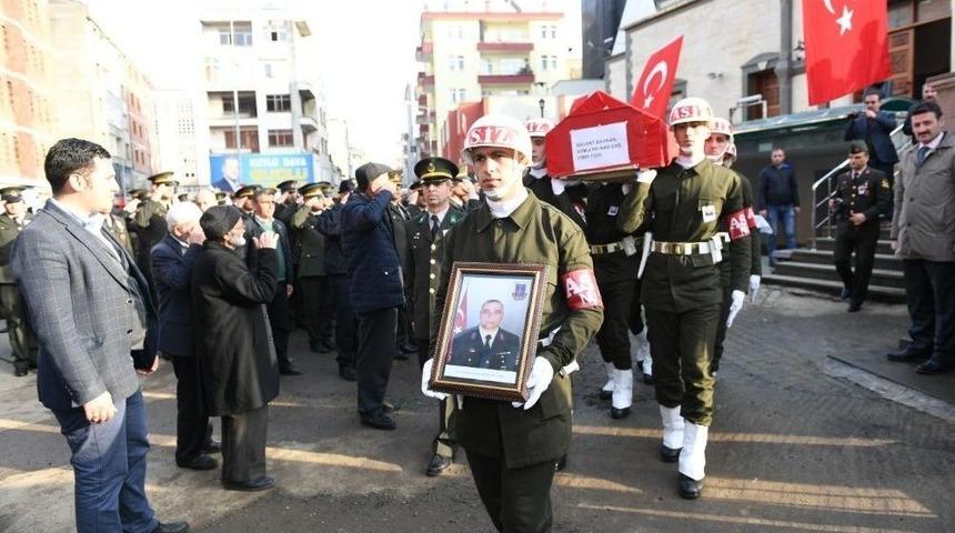 Diyarbakır&rsquo;daki Birliğinde Kalp Krizi Ge&ccedil;iren Uzman &Ccedil;avuş Memleketi Trabzon&rsquo;da Son Yolculuğuna Uğurlandı