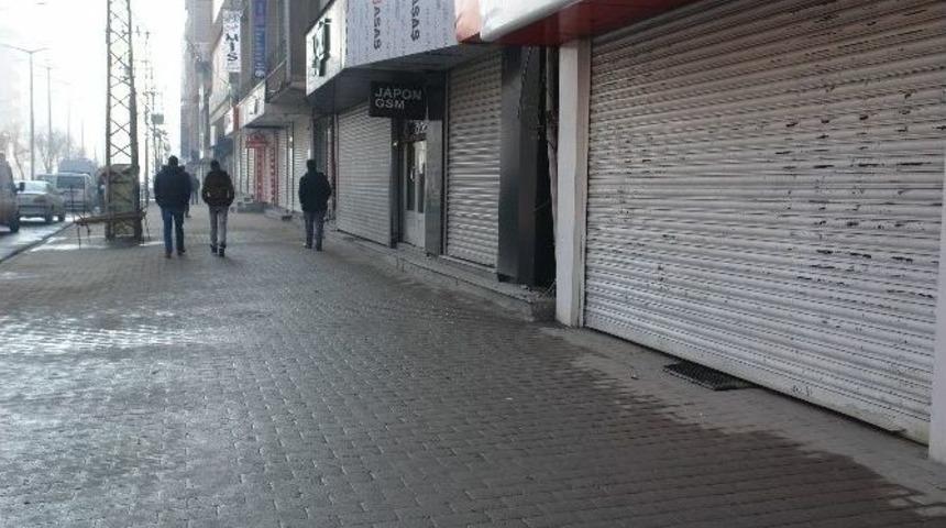 Y&uuml;ksekova&rsquo;da Kepenkler A&ccedil;ılmadı
