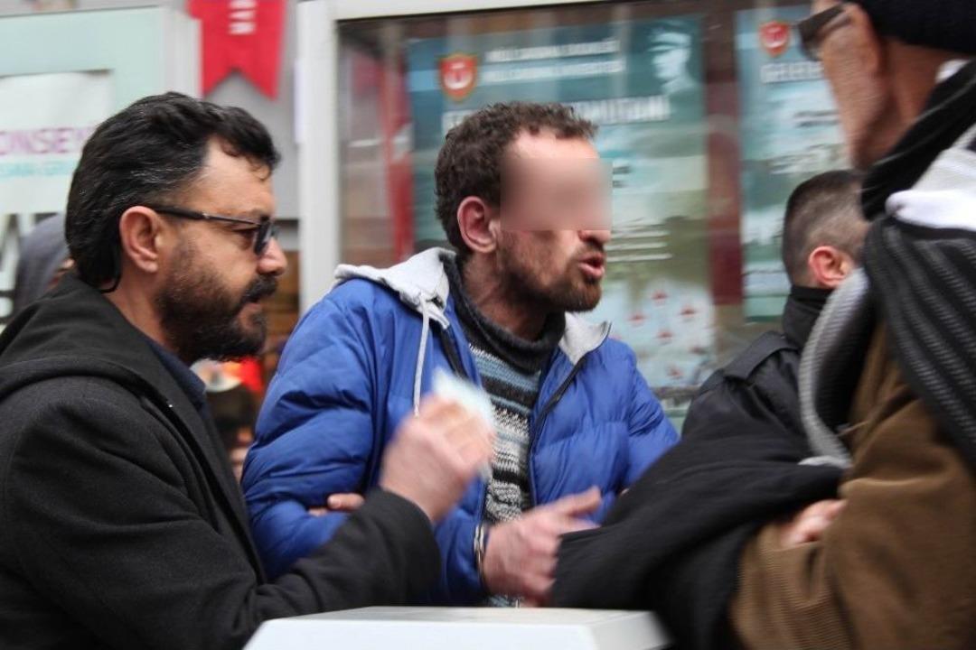 Tramvaydaki Taciz Ş&uuml;phelisine Lin&ccedil; Girişimi