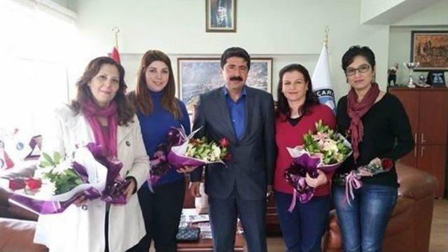 Başkan Öztürk’ten Seçilmiş Kadınlara Çiçek 1