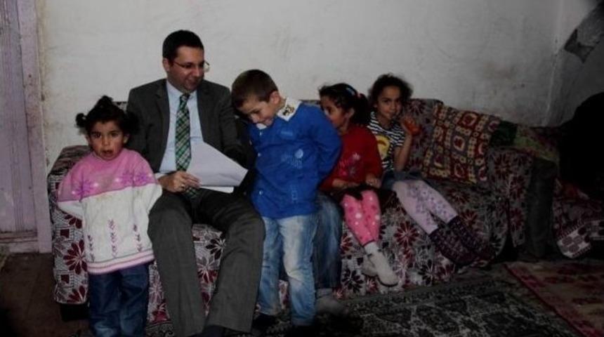 K&uuml;rt&uuml;n&rsquo;de 40 Aileye Ders &Ccedil;alışma Masası Dağıtıldı