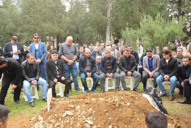 Ak Parti İl&ccedil;e Sekreteri Hacer Er&ccedil;etin Son Yolculuğuna Uğurlandı 2