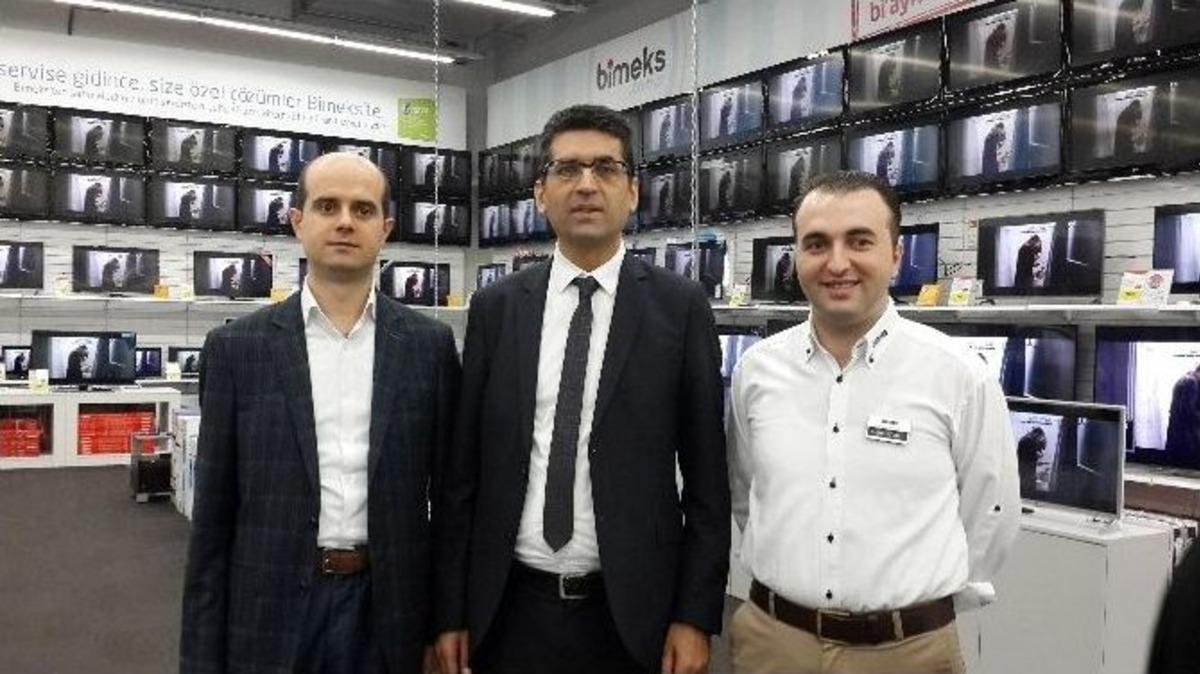 İndirimli &Uuml;r&uuml;nleri Almak İ&ccedil;in Birbirleriyle Yarıştılar
