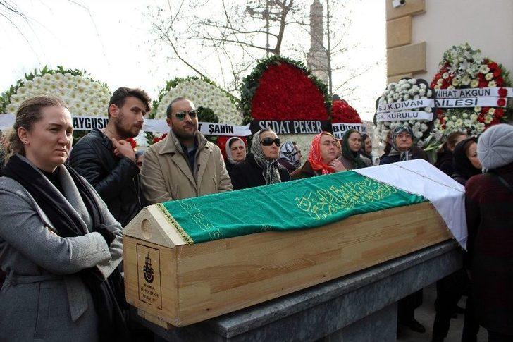 Sakaryaspor Teknik Direktörü Engin Korukır’ın Annesi Kocaeli’de Toprağa Verildi G1