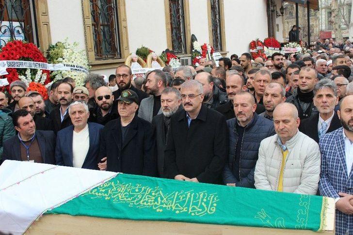 Sakaryaspor Teknik Direktörü Engin Korukır’ın Annesi Kocaeli’de Toprağa Verildi G4