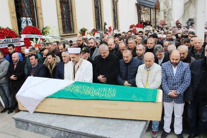 Sakaryaspor Teknik Direktörü Engin Korukır’ın Annesi Kocaeli’de Toprağa Verildi G5