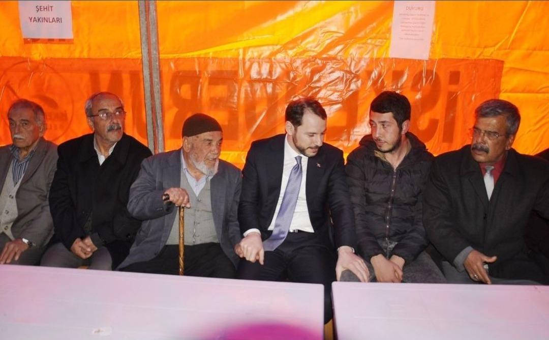 Bakan Albayrak Şehit Selim Vurdal&rsquo;ın Ailesini Ziyaret Etti