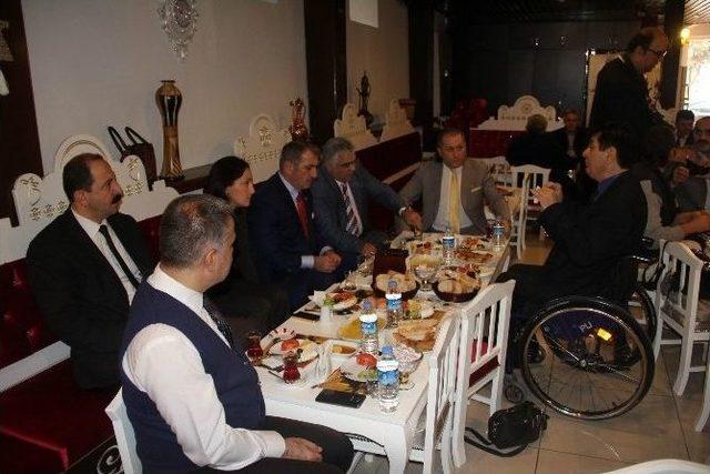 Ak Parti&rsquo;den Engellilere Kahvaltı 1