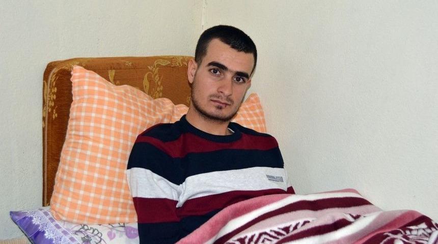 Ter&ouml;ristlerle Girilen &Ccedil;atışmada Yaralanan Asker Baba Evine Getirildi