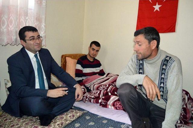 Teröristlerle Girilen Çatışmada Yaralanan Asker Baba Evine Getirildi 2