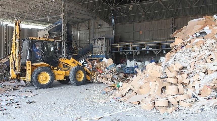 Bayraklı&rsquo;da 62 Bin Ton Atık Geri D&ouml;n&uuml;ş&uuml;me