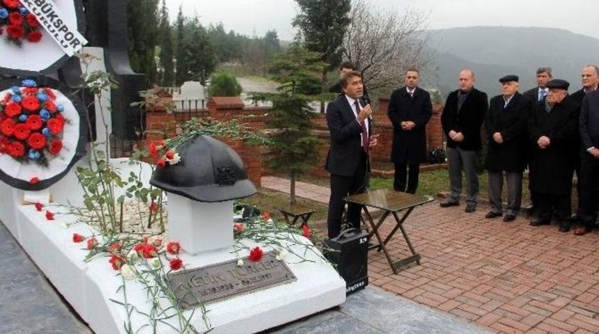 Metin T&uuml;rker Mezarı Başında Anıldı