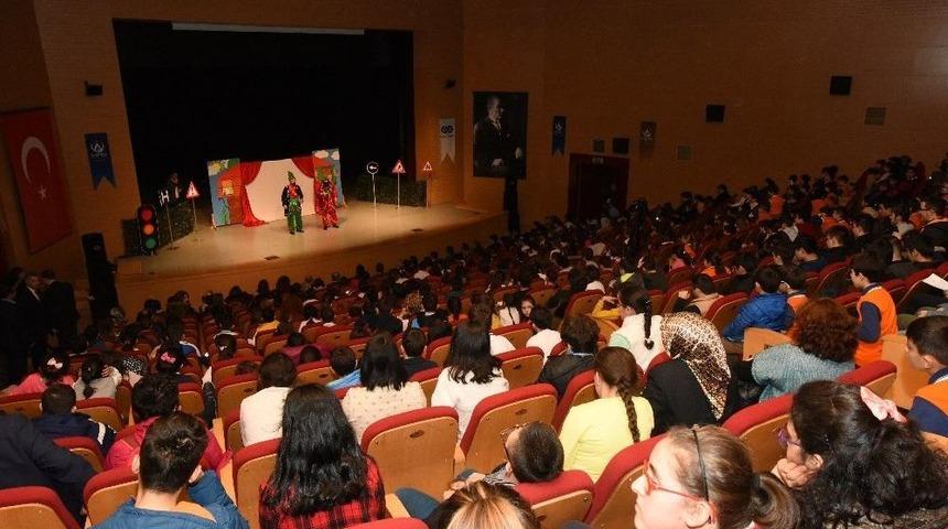 &lsquo;karag&ouml;z Ve Hacivat Trafikte&rsquo; Oyunu Minik Seyircilerle Buluştu