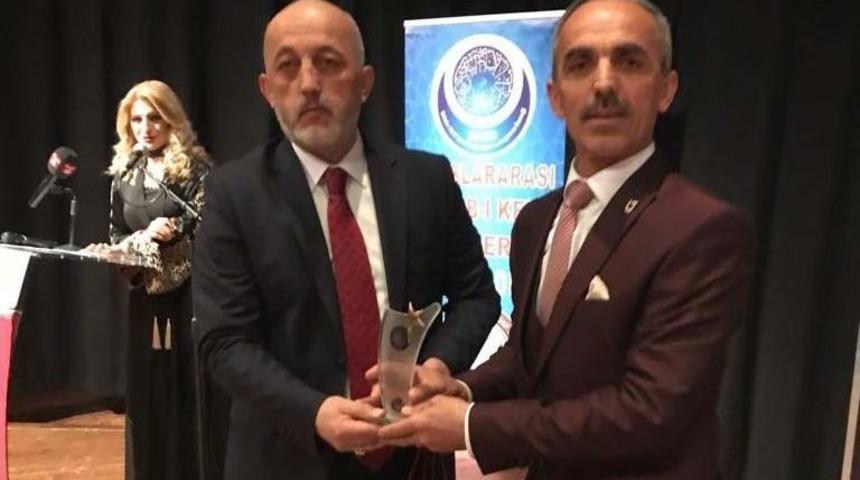 Başkan Asya&rsquo;ya &lsquo;yılın En Başarılı Belediye Başkanı&rsquo; &Ouml;d&uuml;l&uuml;