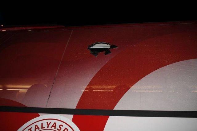 Antalyaspor Takım Otobüsün Taşlayanlar Yakalandı