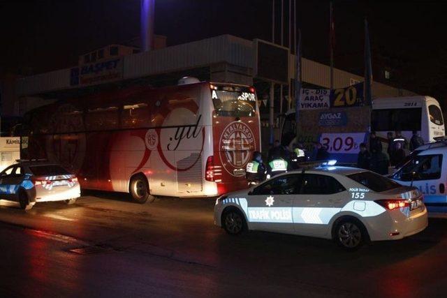 Antalyaspor Takım Otobüsün Taşlayanlar Yakalandı