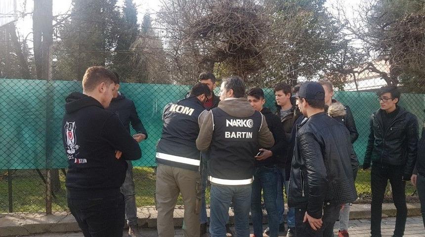 Bartın&rsquo;da Okul &Ouml;nlerinde G&uuml;venlik Uygulaması