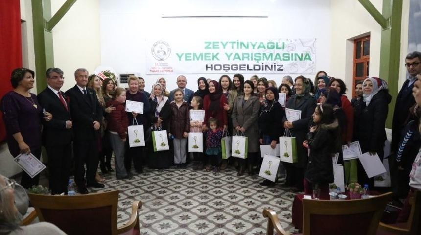 Burhaniye&rsquo;de En G&uuml;zel Zeytinyağlı Yemek Yapmak İ&ccedil;in Yarıştılar