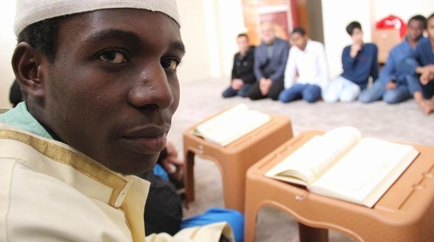 Afrikalı &Ouml;ğrencilerden Mehmet&ccedil;iğe Dua