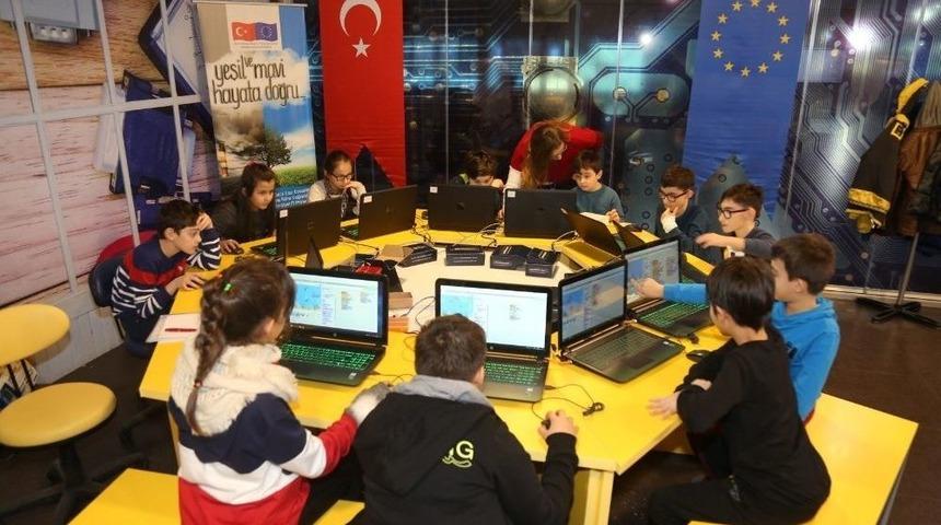 Bilişim &Ccedil;ağının Mucitleri Burada Yetişiyor