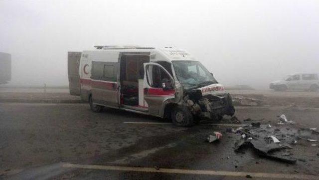 Doğubayazit'ta 2 Ambulans Kaza Yapti: 3 Yarali Var