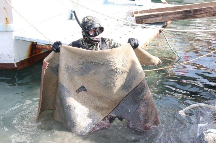 Güvercinlik Sahilinde Yarım Ton Atık Çıkarıldı G1