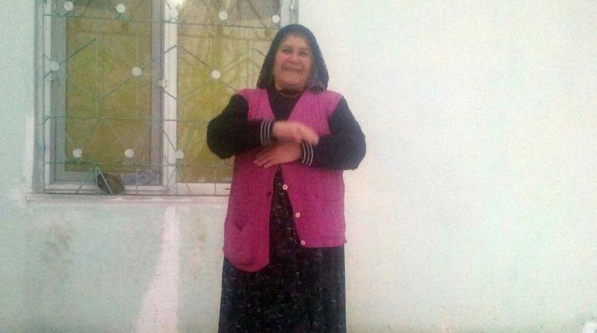 Sattığı Hindilerin Gelirini Mehmet&ccedil;iğe Bağışladı