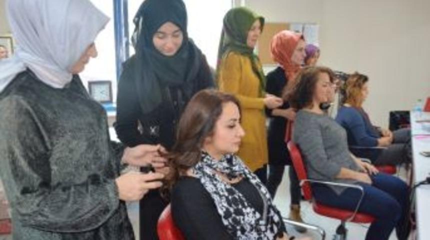 Kadınlar Kuaf&ouml;rl&uuml;k Mesleğinin İnceliklerini Bu Kursta &Ouml;ğreniyorlar