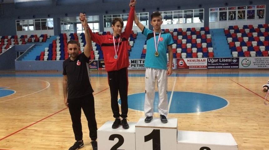 Ereğlili Gen&ccedil;ler Tekvando M&uuml;sabakalarında Madalyaları Topladı