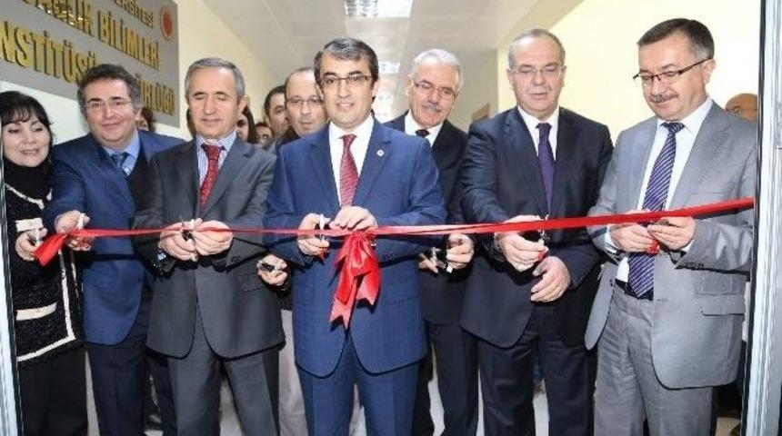 B&uuml; Sağlık Bilimleri Enstit&uuml;s&uuml; İlk &Ouml;ğrencilerini Aldı