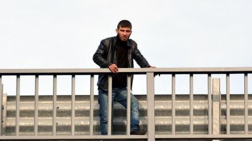 Boşanmak İsteyen Eşine Kizdi, İntihara Kalkişti