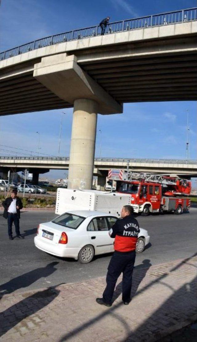 Boşanmak İsteyen Eşine Kizdi, İntihara Kalkişti