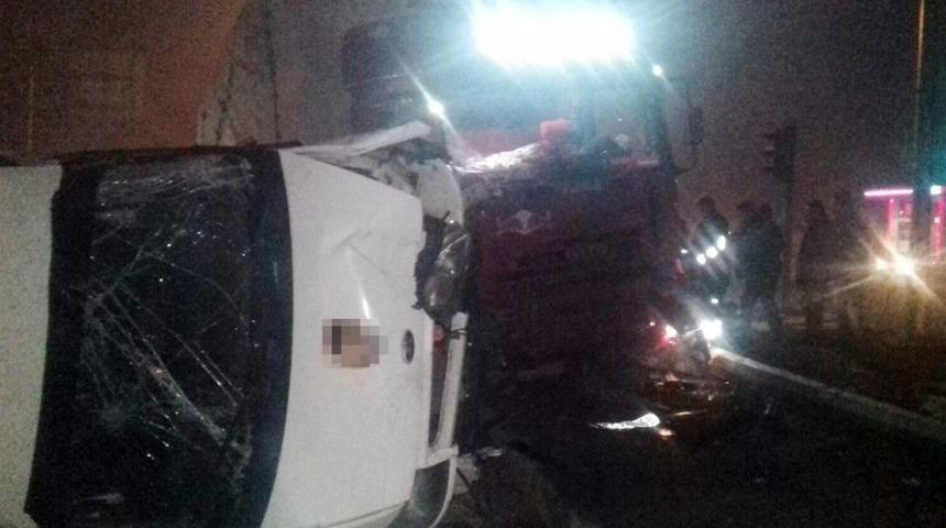 Ağrı&rsquo;da Tır Minib&uuml;s&uuml; Bi&ccedil;ti