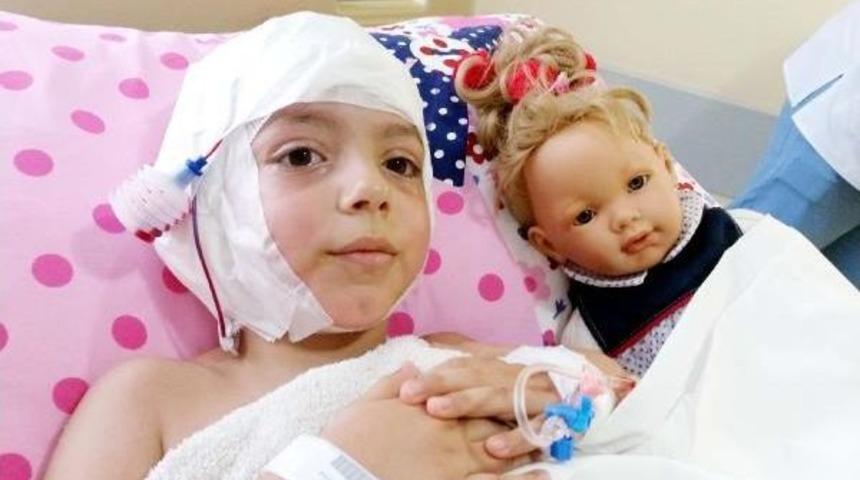 6 Yaşindaki Sude'ye G&ouml;ğ&uuml;s Kafesinden Kulak Yapildi